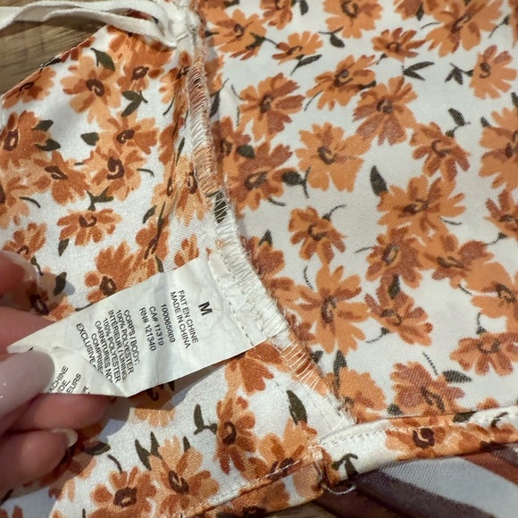 Autumn Floral Off-Shoulder Blouse - Picture 3 of 3